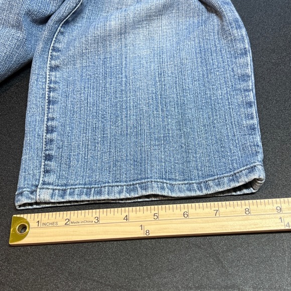 Chico's Platinum Denim Capri Pants Women's Size 2 Blue Faded Pockets Cropped - Picture 10 of 11